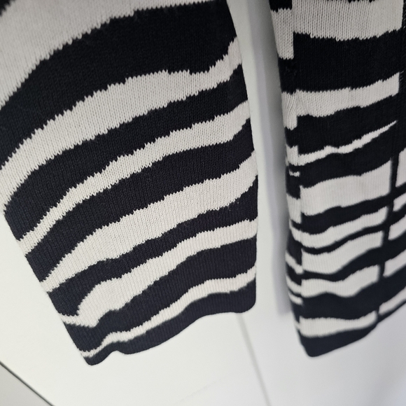 Carlisle Zebra Print Cardigan Sweater Size Small - Picture 4 of 11